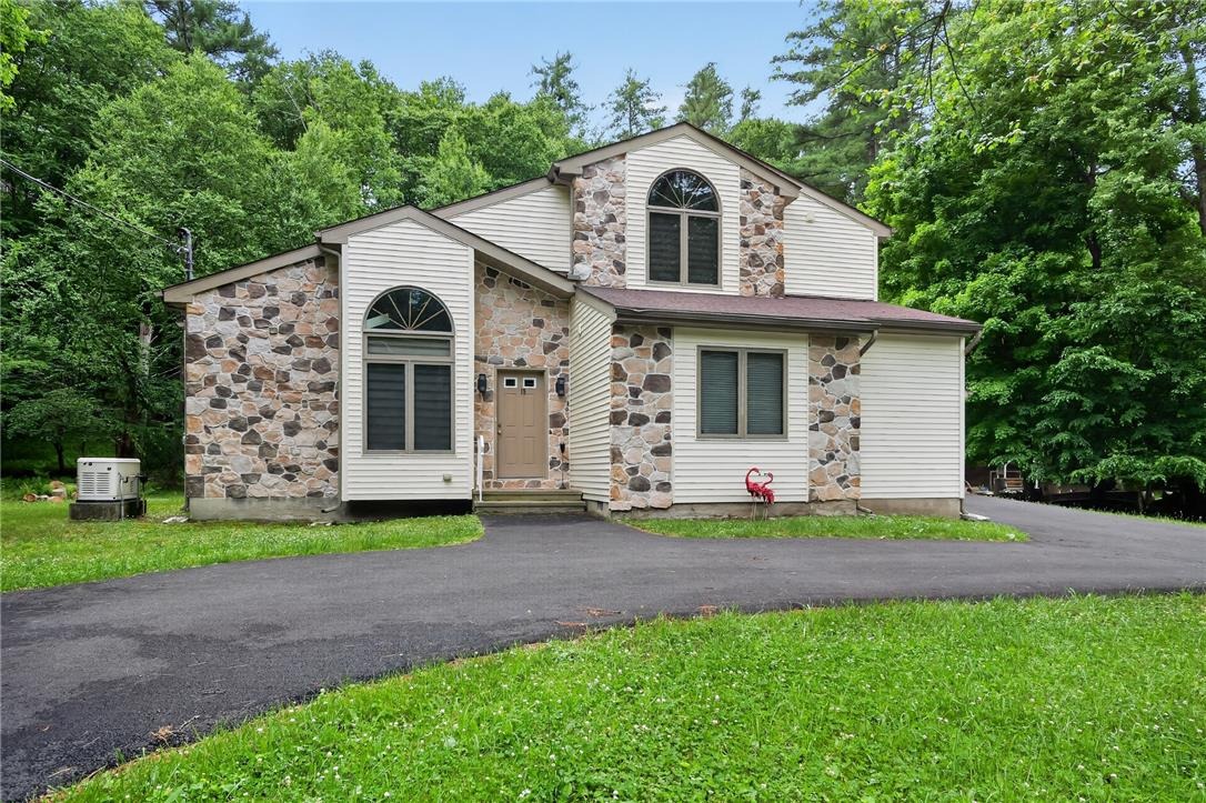 Mink Ct, Bushkill, PA 18324 #1