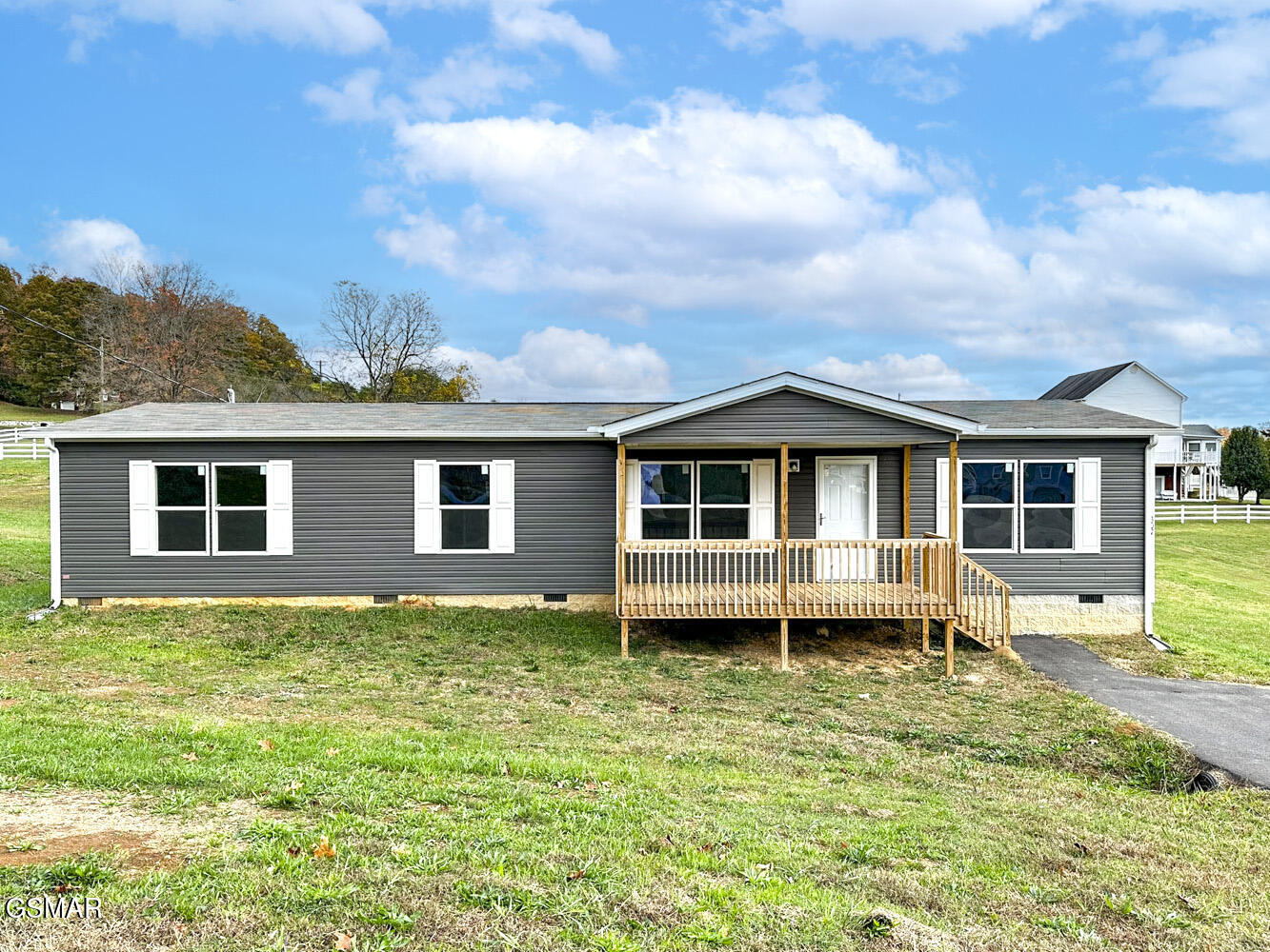 Bungalow Dr, Dandridge, TN 37725