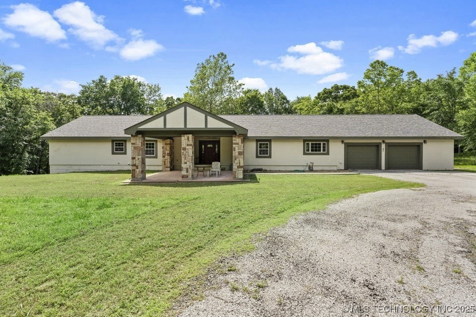Battle Dr, Grove, OK 74344