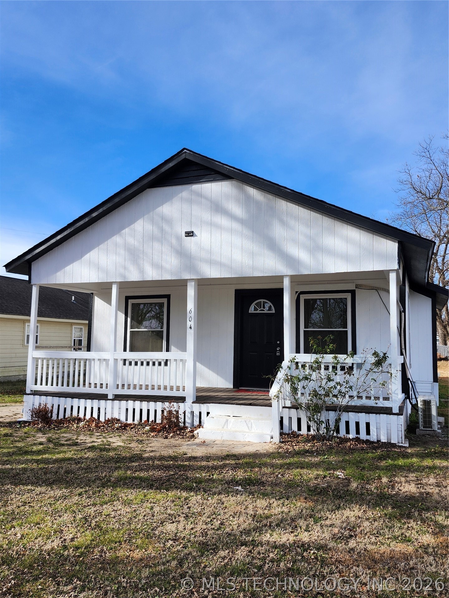 Oak St, Checotah, OK 74426
