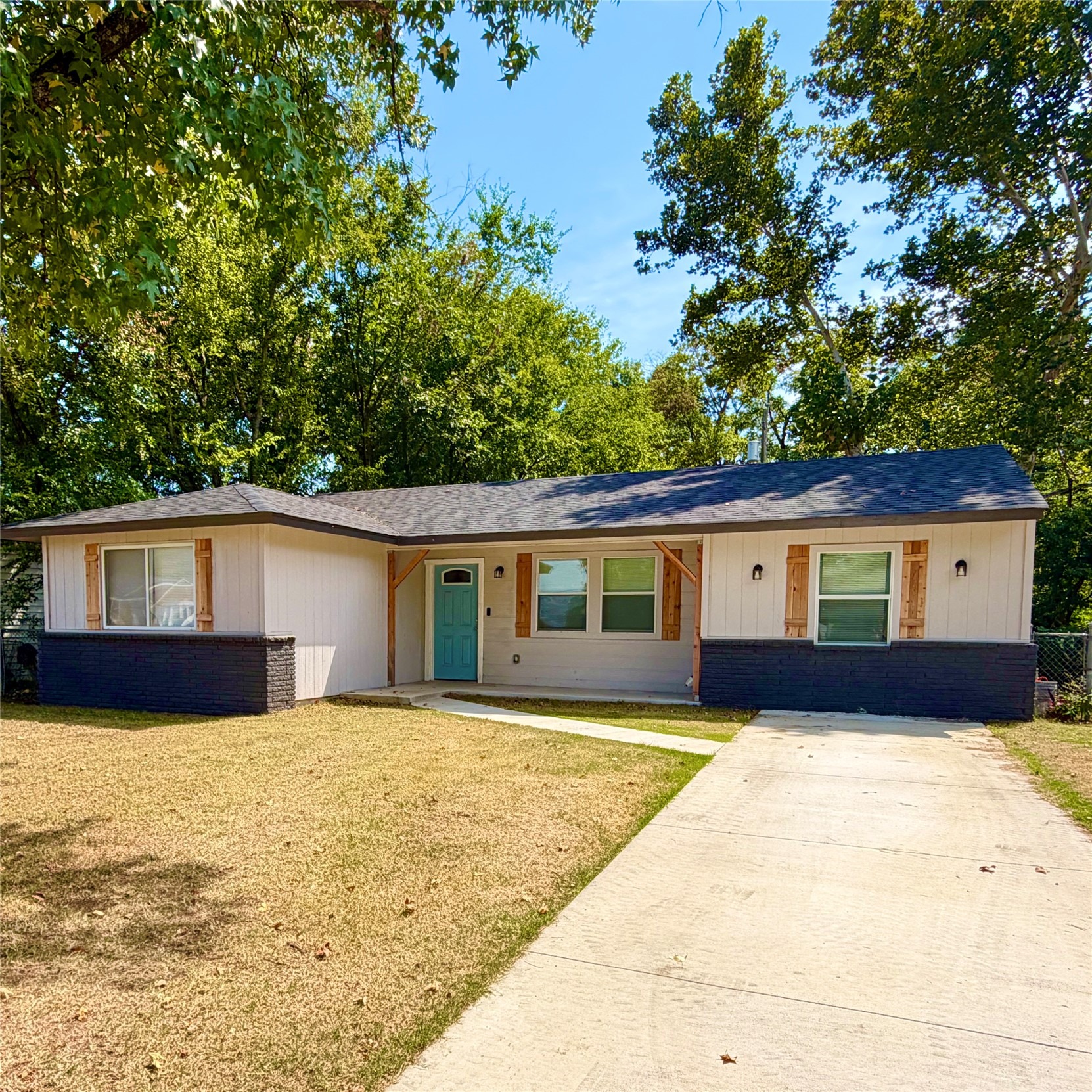 1st Pl, Tulsa, OK 74108