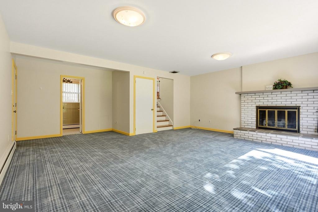 Westbrook Dr, Moorestown, NJ 08057