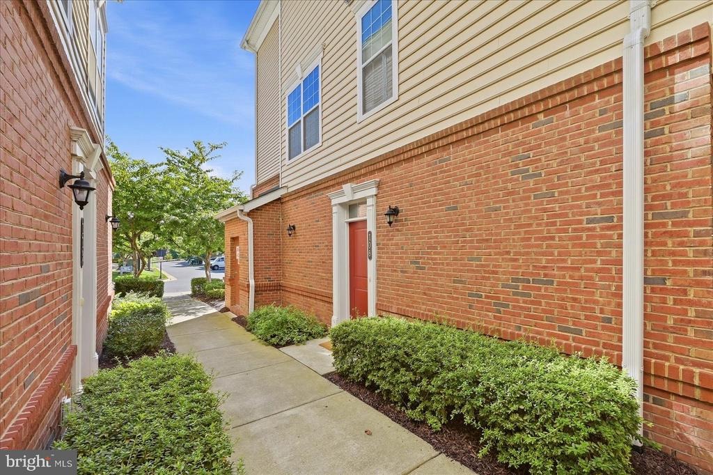 Southdown Manor Ter, Ashburn, VA 20148 #1
