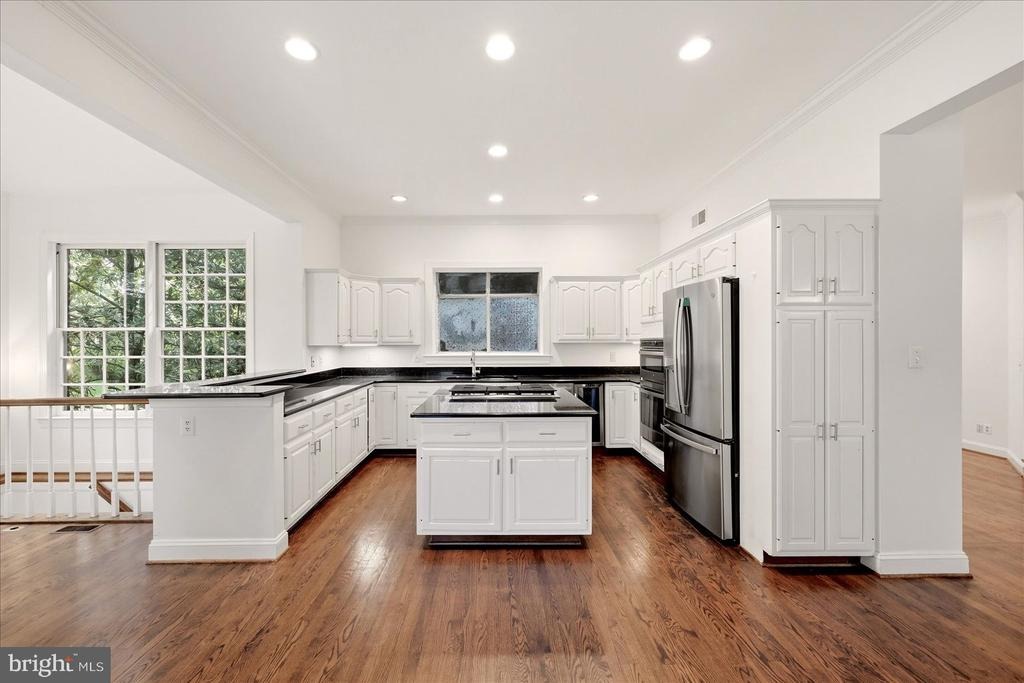 Fox Gate Ct, Bethesda, MD 20817