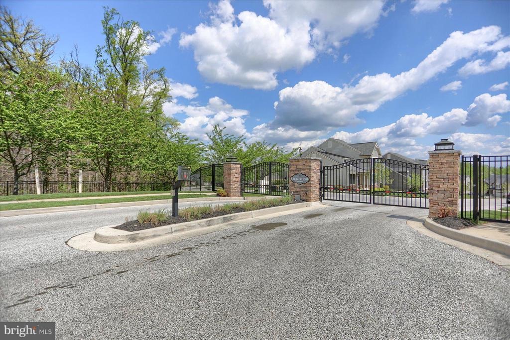Summit Cir, Baltimore, MD 21239