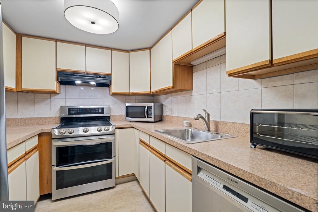 Deer Ridge Dr, Baltimore, MD 21210 #1