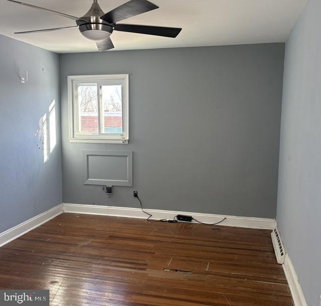 Lorna Dr, Philadelphia, PA 19111