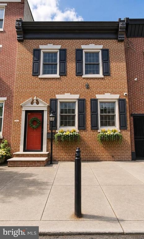 Almond St, Philadelphia, PA 19125