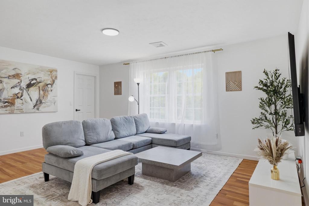Glade Dr, Long Pond, PA 18334