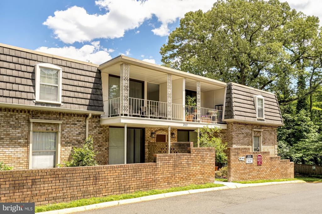Patrick Henry Dr, Falls Church, VA 22044