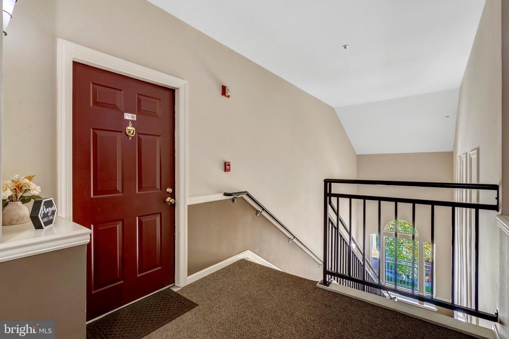 Fountainside Ln, Fairfax, VA 22030