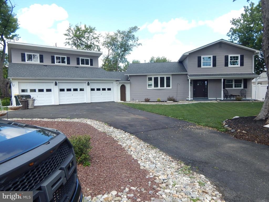 Hill Dr, Allentown, PA 18104 #1