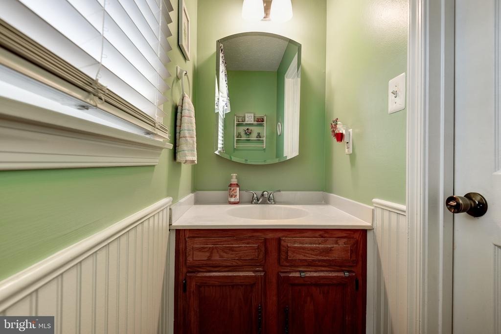 Cloverdale Ct, Winchester, VA 22602