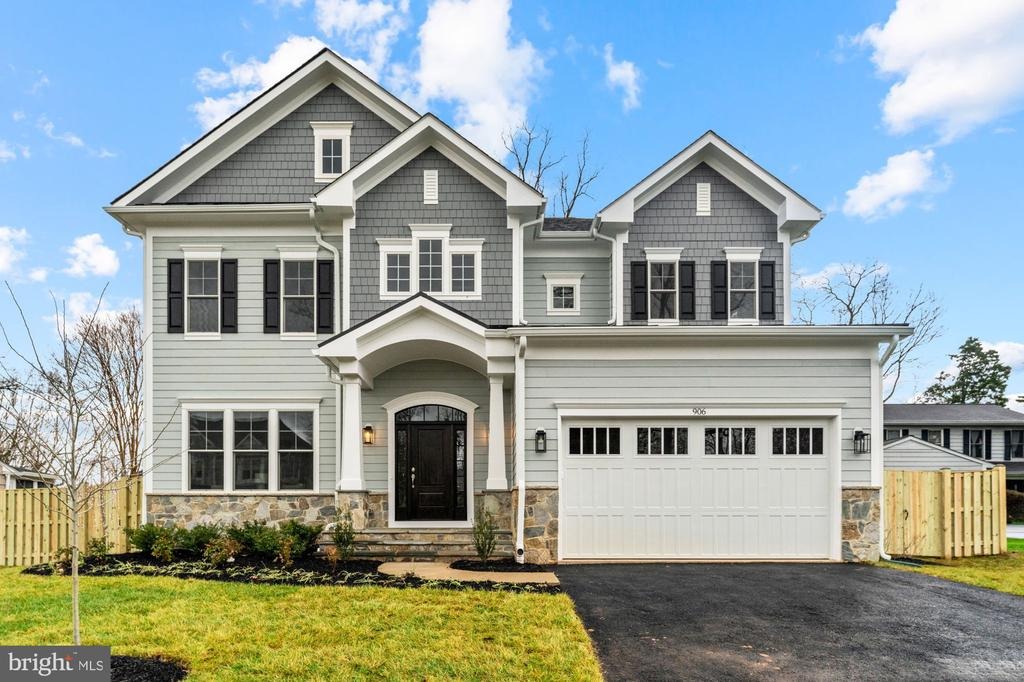 Meadow Ln, Vienna, VA 22180