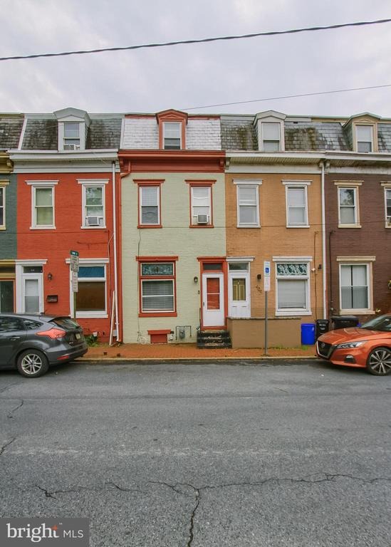 Herr St, Harrisburg, PA 17102