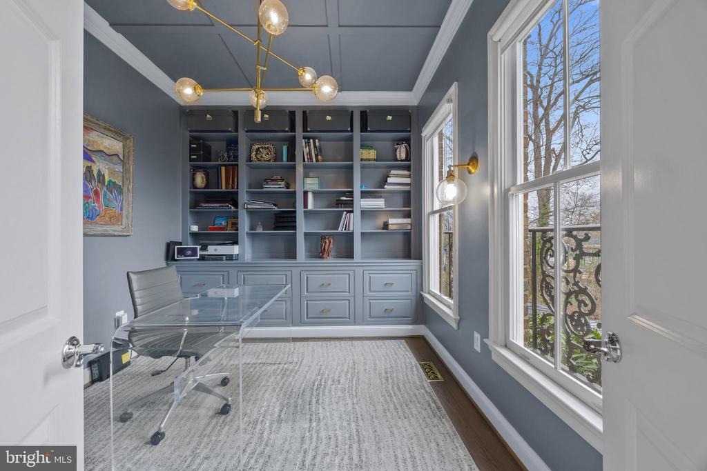 Southdown Rd, Alexandria, VA 22308