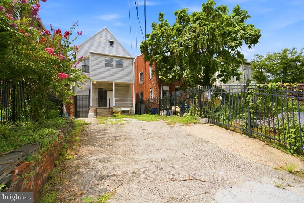 Holmead Pl, Washington, DC 20010 #1