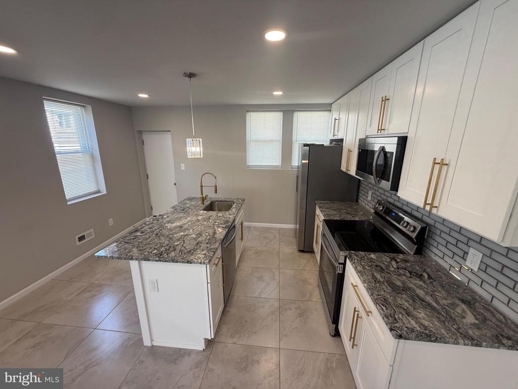 Dallas St, Philadelphia, PA 19126 #1