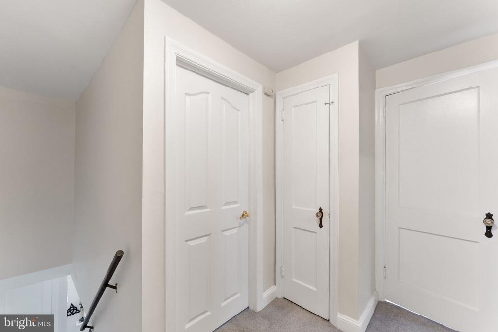 Seven Oaks Dr, Clifton Heights, PA 19018