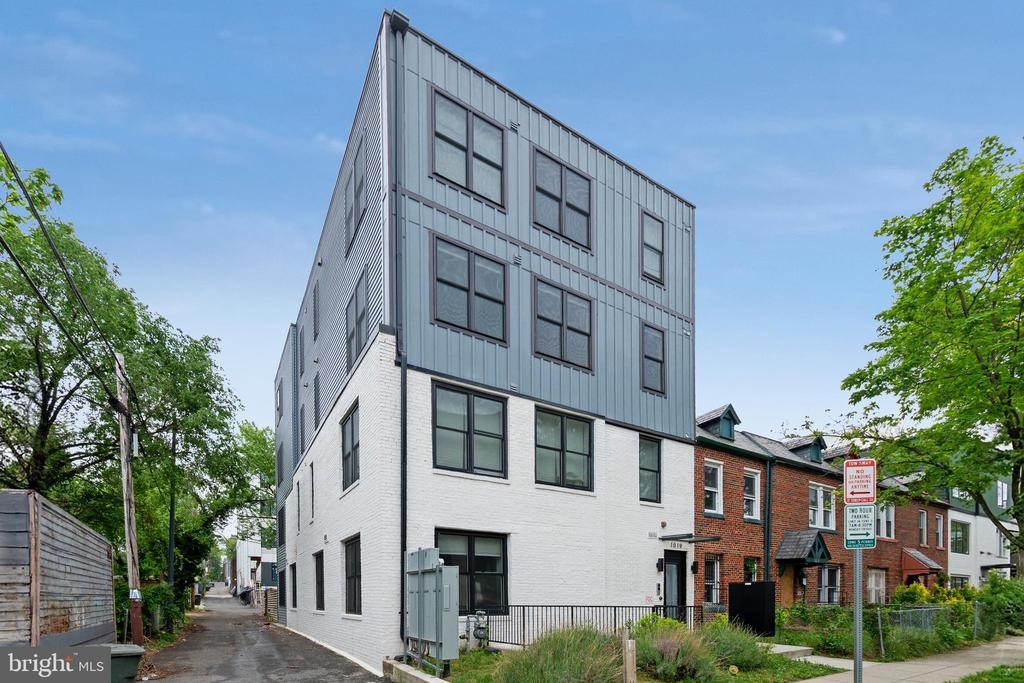 17th Pl, Washington, DC 20002 #1
