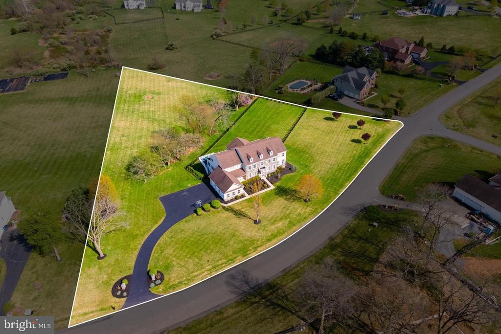 Bankfield Dr, Waterford, VA 20197 #1