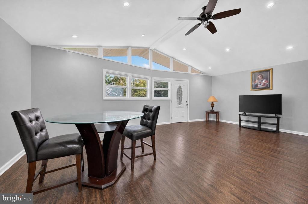 Knollwood Dr, Tobyhanna, PA 18466