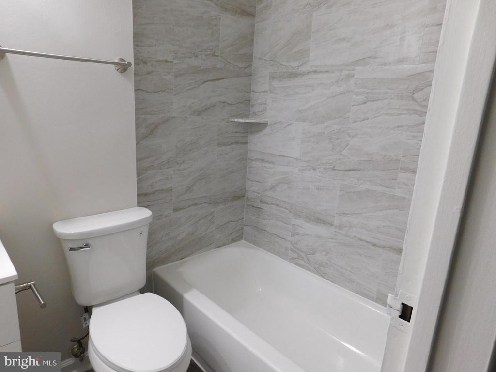 Hagel Cir, Lorton, VA 22079