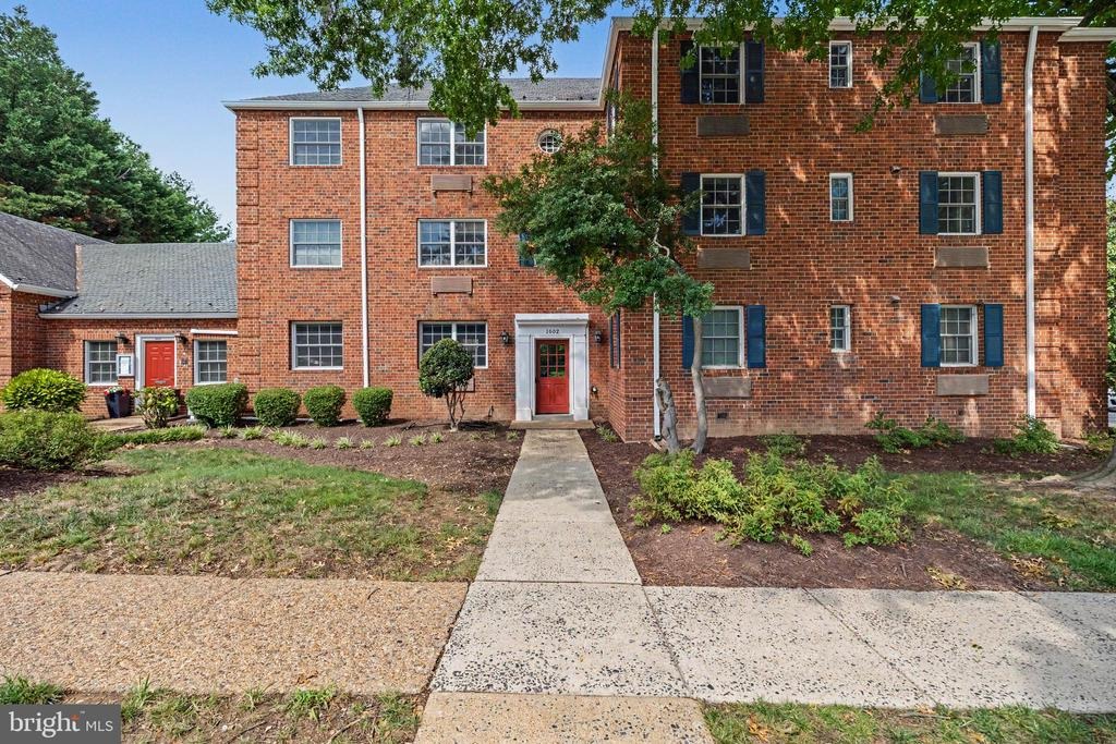 Abingdon Dr, Alexandria, VA 22314 #1