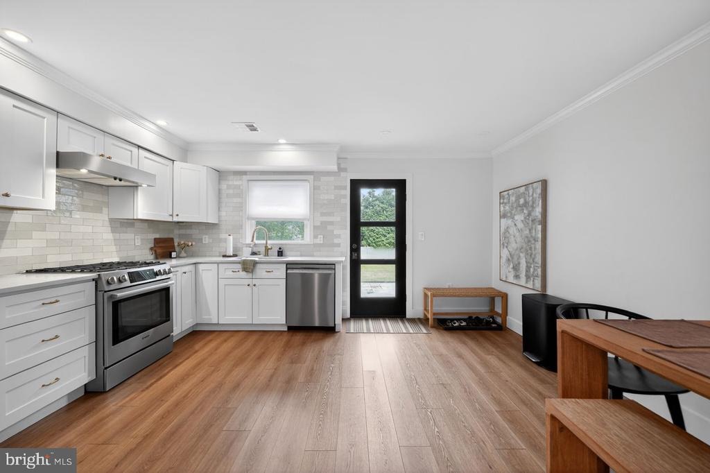 Sutton Ave, Moorestown, NJ 08057