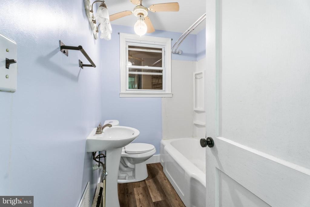 Stuart St, Essex, MD 21221
