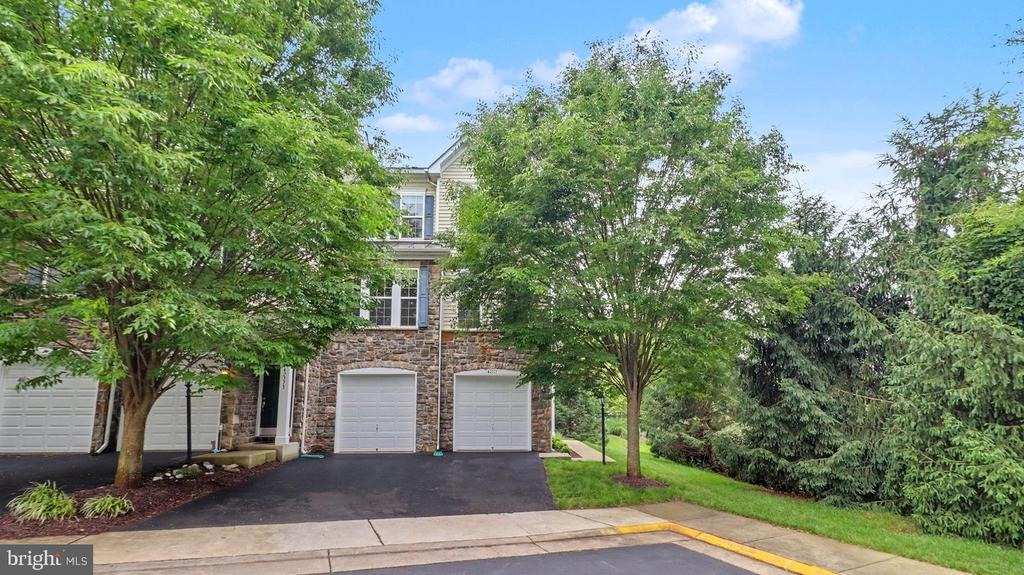 Trellis Sq, Brambleton, VA 20148