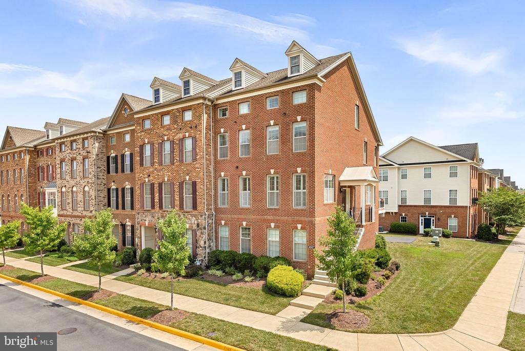 Shore Sq, Ashburn, VA 20148 #1