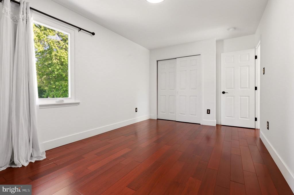 Swan Ln, Mullica Hill, NJ 08062