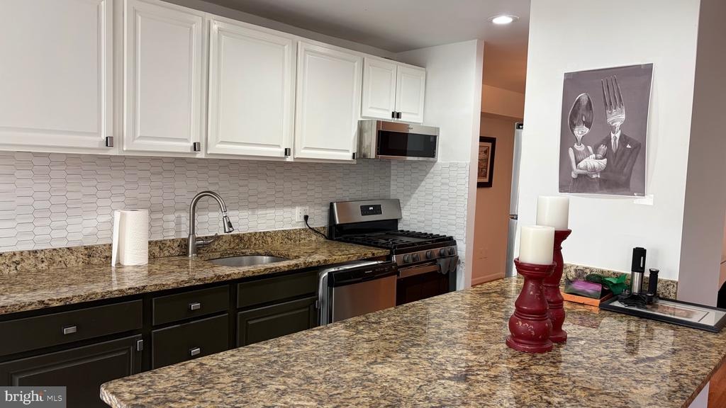 Chestnut Grove Sq, Reston, VA 20190
