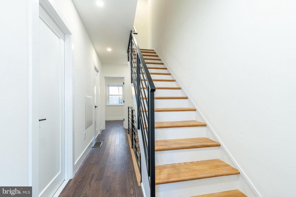 Alder St, Philadelphia, PA 19148