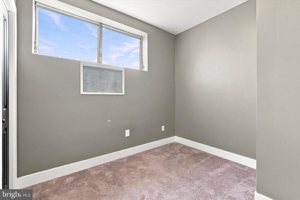 Grays Ferry Ave, Philadelphia, PA 19146