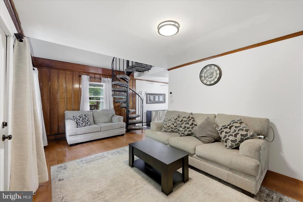 Penn Pines Blvd, Aldan, PA 19018
