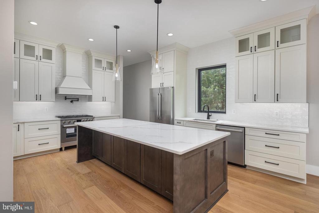 3rd St, Arlington, VA 22204 #1