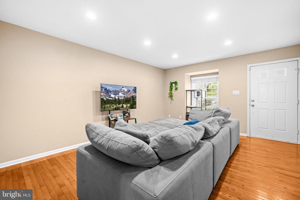 9th St, Arlington, VA 22204 #1