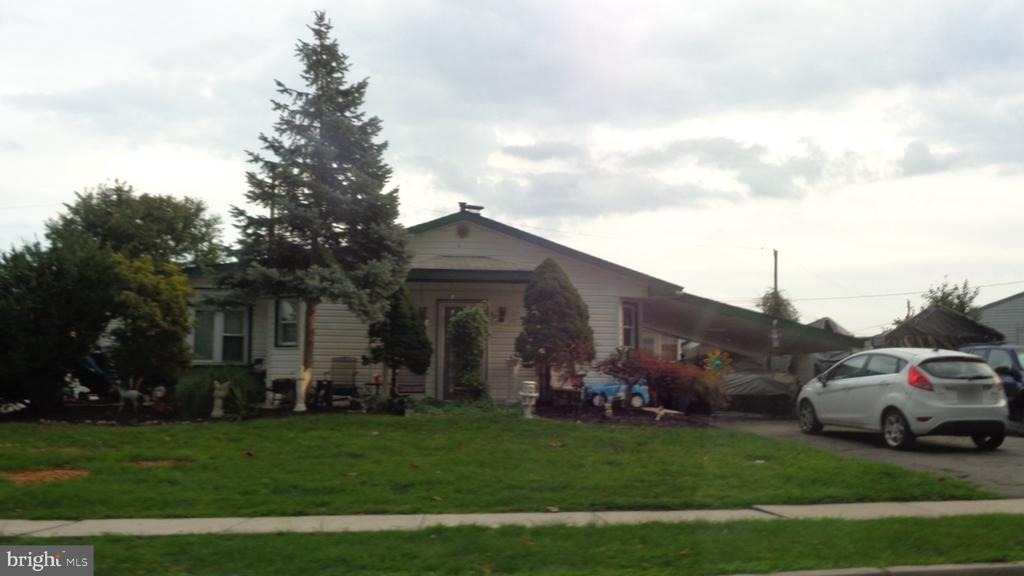 Valley Rd, Levittown, PA 19057