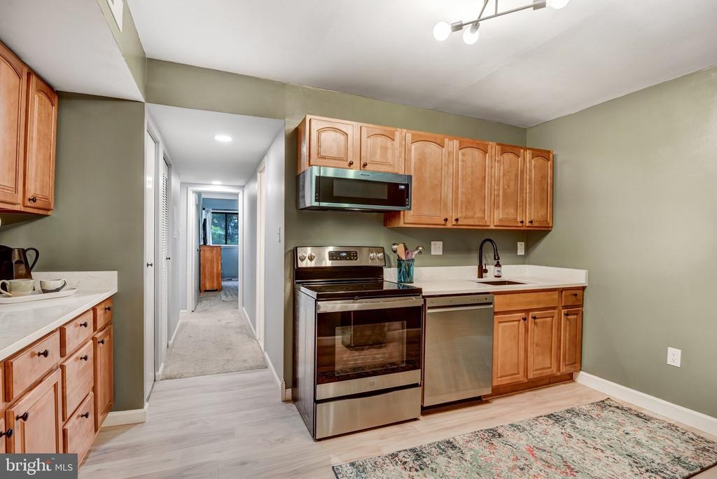 Kings Crown Ct, Fairfax, VA 22031 #1