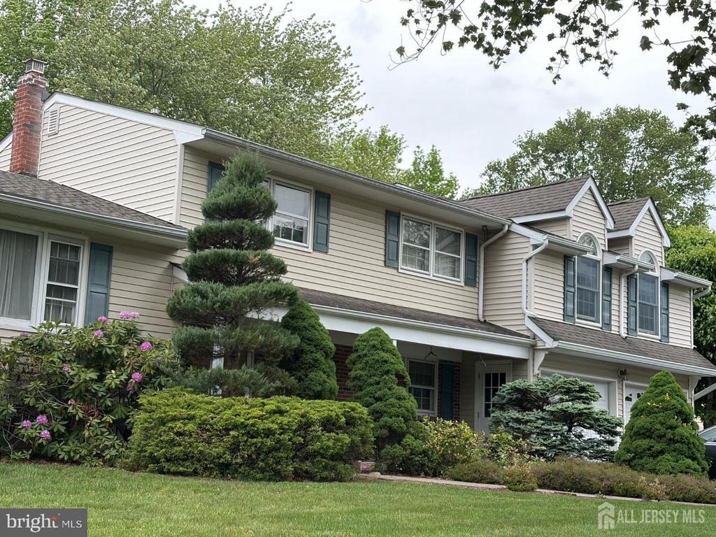 Annette Dr, Edison, NJ 08820