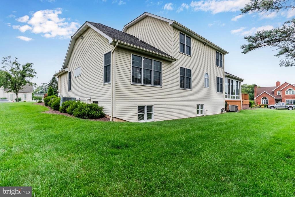 Pamay Dr, Mechanicsburg, PA 17050
