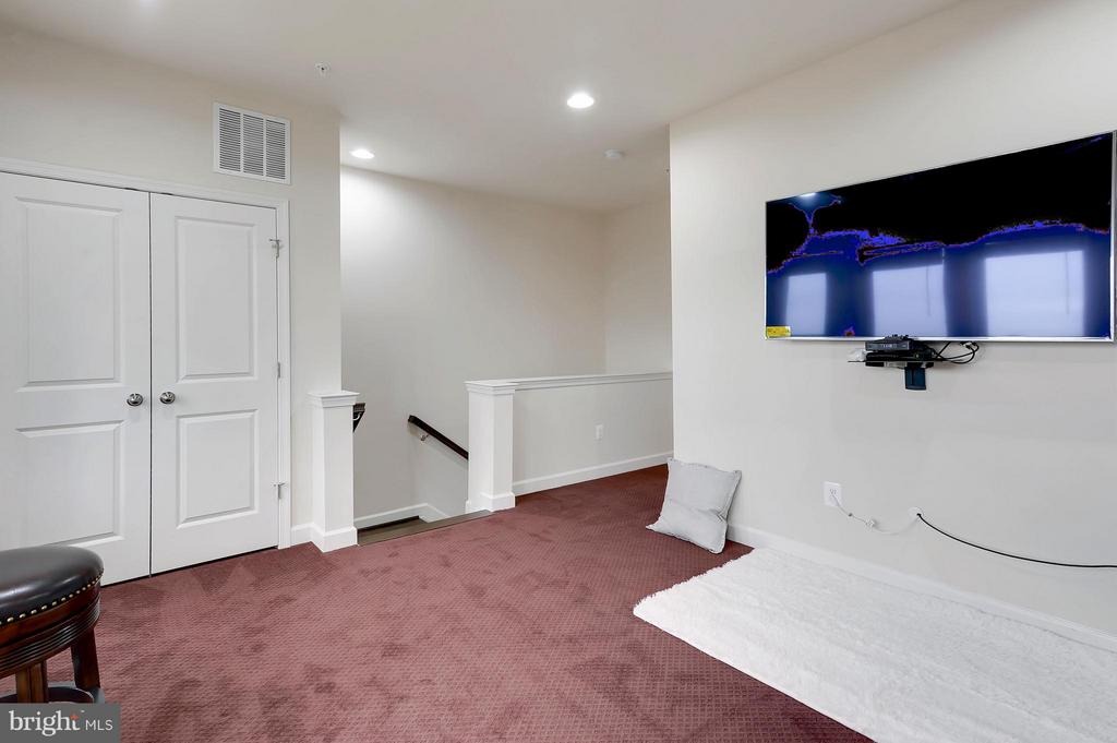 Harborview Dr, Oxon Hill, MD 20745 #1