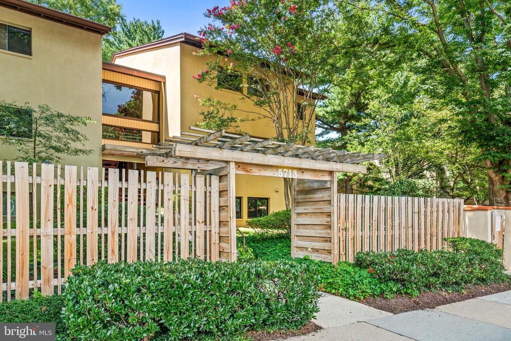 Harpers Farm Rd, Columbia, MD 21044