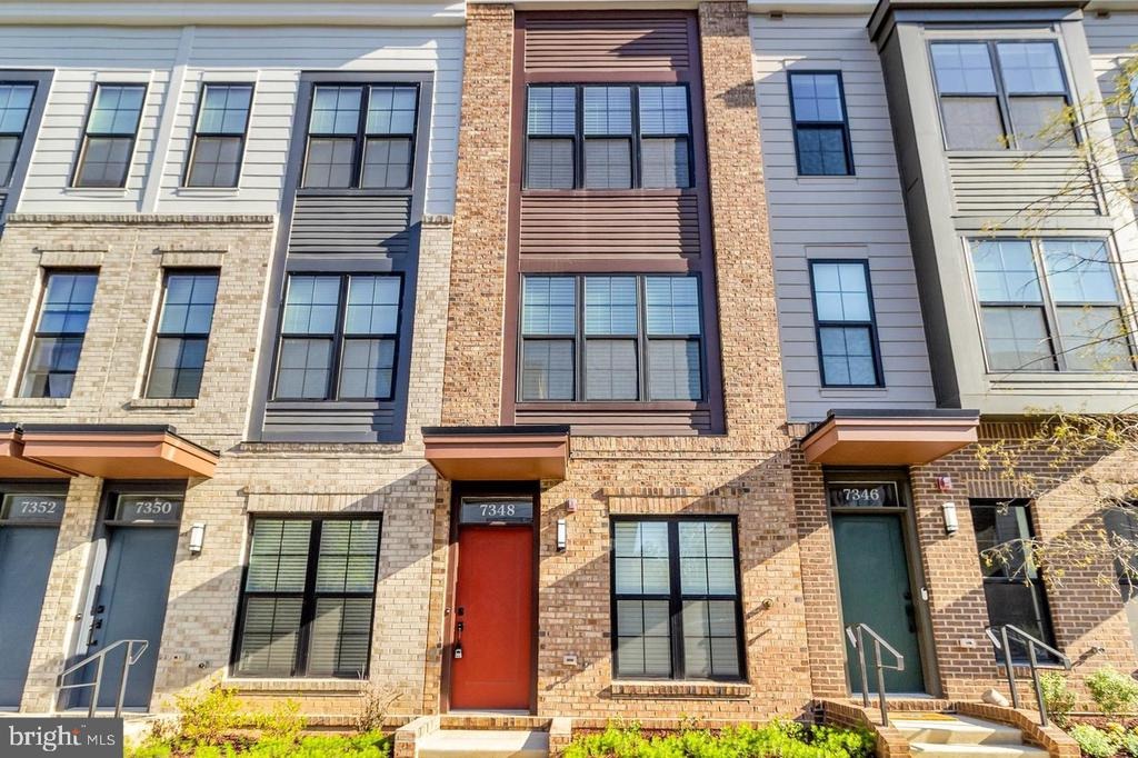Blade Dr, Falls Church, VA 22042