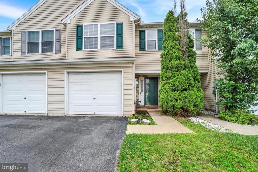 Fisher Dr, York, PA 17404