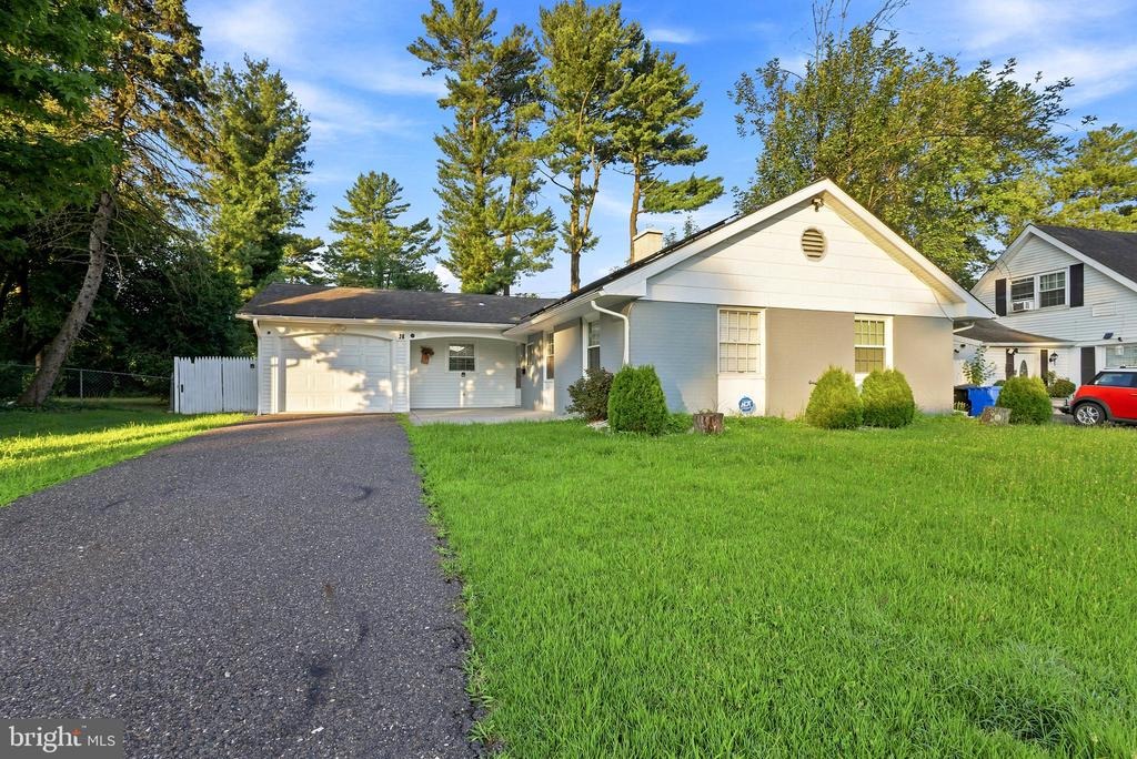Bayberry Ln, Willingboro, NJ 08046