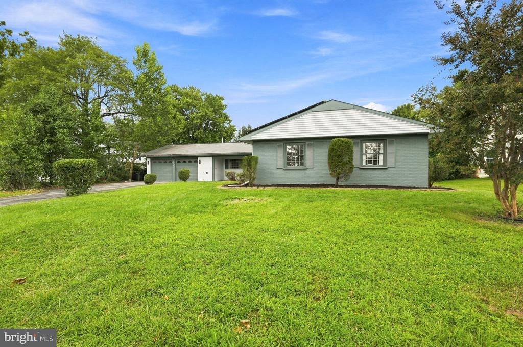 Twin Hill Dr, Willingboro, NJ 08046