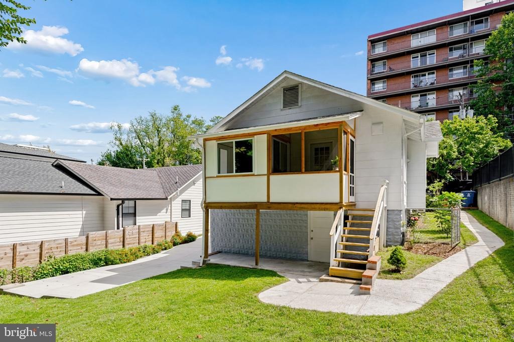 Thomas St, Arlington, VA 22207 #1